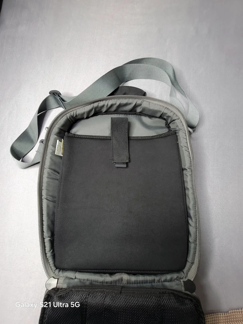Oakley Checkpoint Vertical Laptop Messenger Bag Black Padded Tactical Size 11X14